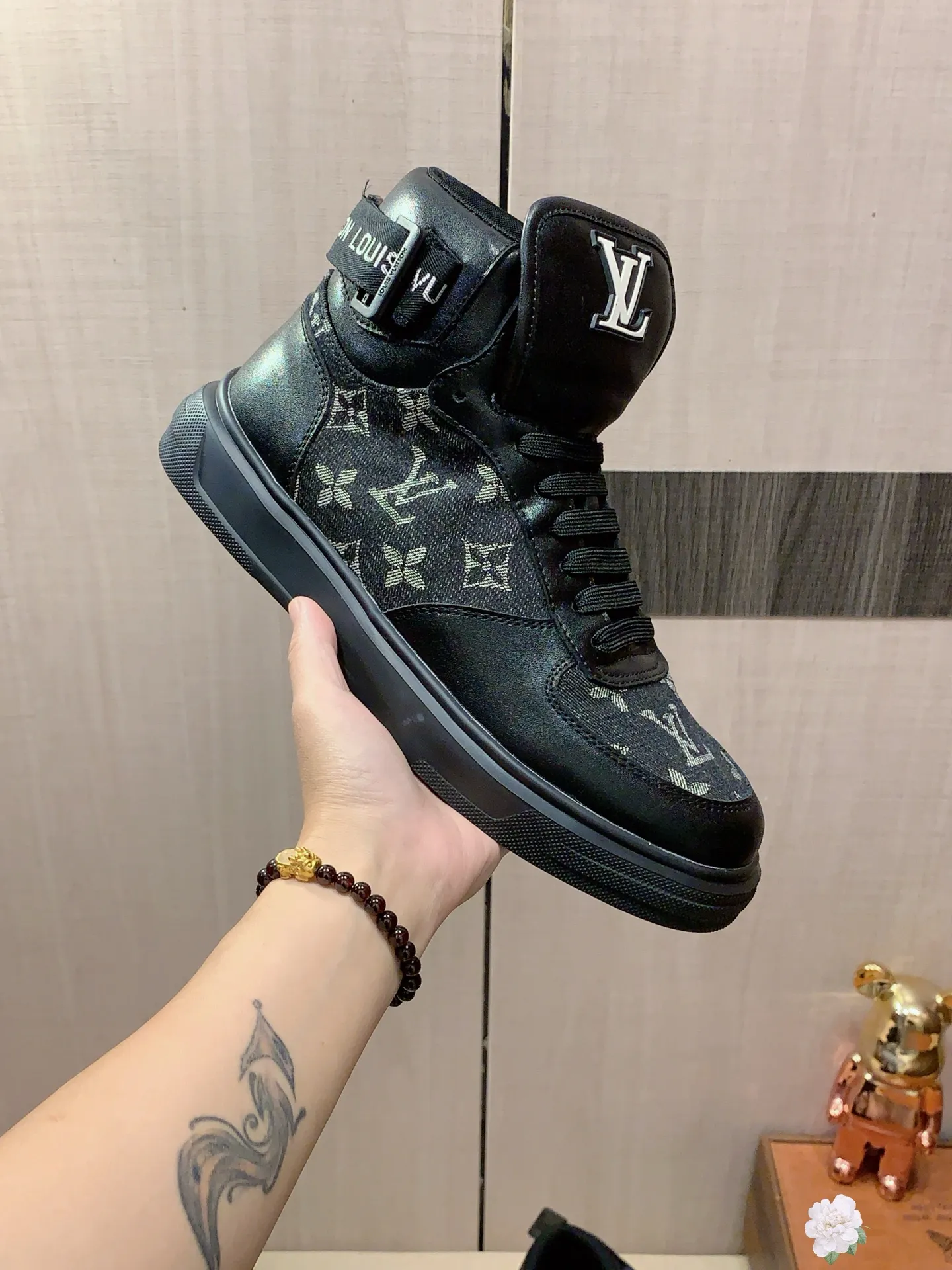 High-top men's shoes 💰442💰💰🎩🎩[Lightning][Lightning] "LV*" latest • popular casual shoes, top brand [seduce] luxury~purchase, top~quality. [Strong] The upper is made of imported breathable cowhide with fabric material ➕ Breathable sheepskin feet (•) and fine workmanship. The original stylish and stylish soft rubber wear-resistant and non-slip outsole is light and comfortable on the feet. The real thing looks better when taken in real life. 111: code: 38-44, 2️⃣ colors selected